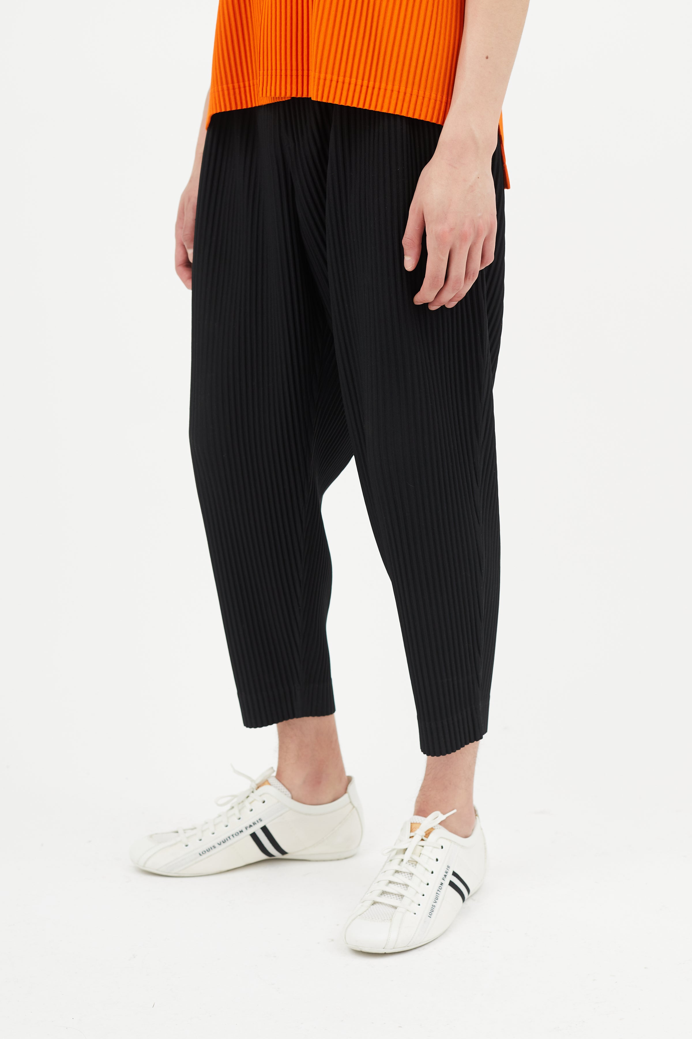 Bassike Pleated Straight Leg Pant in Black | WE ARE ICONIC